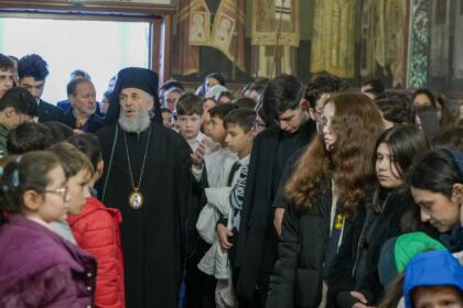 Simpozion interseminarial şi expoziţie la Muzeul eparhial din Galaţi – fotografia 10