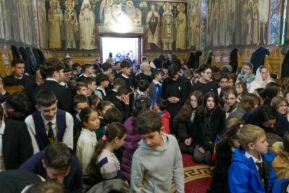 Simpozion interseminarial şi expoziţie la Muzeul eparhial din Galaţi – fotografia 11