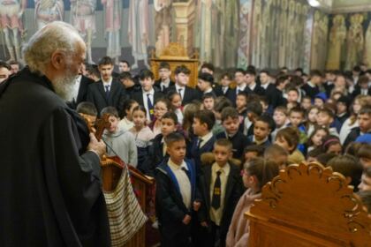 Simpozion interseminarial şi expoziţie la Muzeul eparhial din Galaţi – fotografia 12