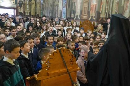Simpozion interseminarial şi expoziţie la Muzeul eparhial din Galaţi – fotografia 14