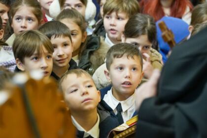 Simpozion interseminarial şi expoziţie la Muzeul eparhial din Galaţi – fotografia 17