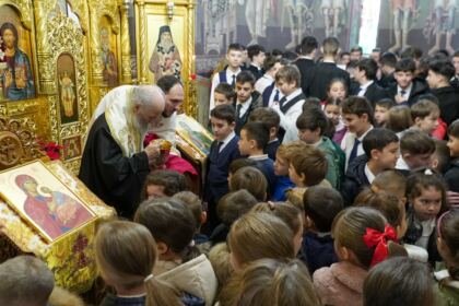 Simpozion interseminarial şi expoziţie la Muzeul eparhial din Galaţi – fotografia 18