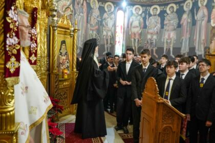 Simpozion interseminarial şi expoziţie la Muzeul eparhial din Galaţi – fotografia 20