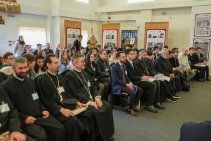 Simpozion interseminarial şi expoziţie la Muzeul eparhial din Galaţi – fotografia 27