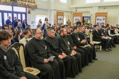 Simpozion interseminarial şi expoziţie la Muzeul eparhial din Galaţi – fotografia 32