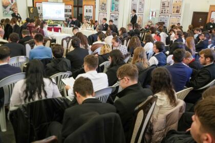 Simpozion interseminarial şi expoziţie la Muzeul eparhial din Galaţi – fotografia 38