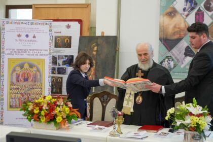 Simpozion interseminarial şi expoziţie la Muzeul eparhial din Galaţi – fotografia 42