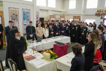 Simpozion interseminarial şi expoziţie la Muzeul eparhial din Galaţi – fotografia 44