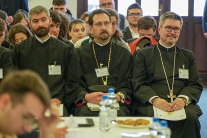 Simpozion interseminarial şi expoziţie la Muzeul eparhial din Galaţi – fotografia 49