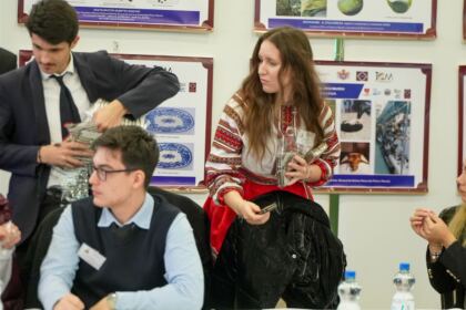 Simpozion interseminarial şi expoziţie la Muzeul eparhial din Galaţi – fotografia 55