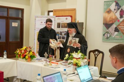 Simpozion interseminarial şi expoziţie la Muzeul eparhial din Galaţi – fotografia 56