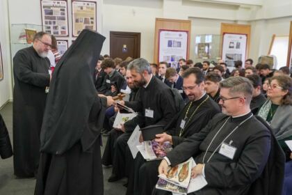 Simpozion interseminarial şi expoziţie la Muzeul eparhial din Galaţi – fotografia 58