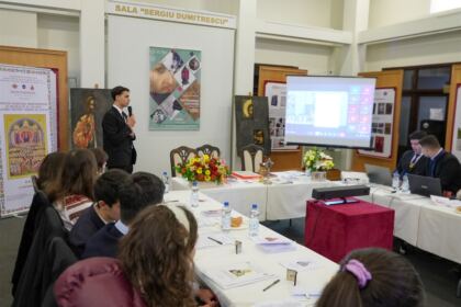 Simpozion interseminarial şi expoziţie la Muzeul eparhial din Galaţi – fotografia 63