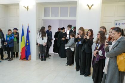 Ediţia a IV-a a expoziţiei de icoane „Apostolat la Dunărea de Jos“ – fotografia 17