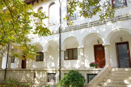Binecuvântarea lucrăilor de reamenajare la Cantina „Sf. Nicolae şi Sf. Ioan Gură de Aur” a Centrului eparhial – fotografia 1