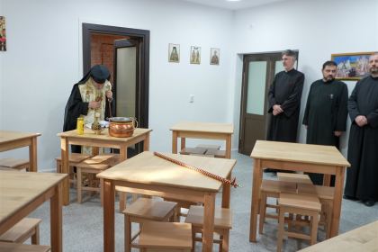 Binecuvântarea lucrăilor de reamenajare la Cantina „Sf. Nicolae şi Sf. Ioan Gură de Aur” a Centrului eparhial – fotografia 9