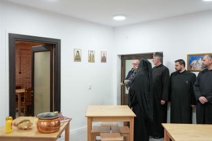 Binecuvântarea lucrăilor de reamenajare la Cantina „Sf. Nicolae şi Sf. Ioan Gură de Aur” a Centrului eparhial – fotografia 14