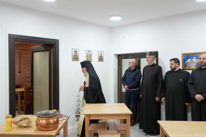 Binecuvântarea lucrăilor de reamenajare la Cantina „Sf. Nicolae şi Sf. Ioan Gură de Aur” a Centrului eparhial – fotografia 15