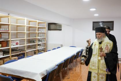 Binecuvântarea lucrăilor de reamenajare la Cantina „Sf. Nicolae şi Sf. Ioan Gură de Aur” a Centrului eparhial – fotografia 17