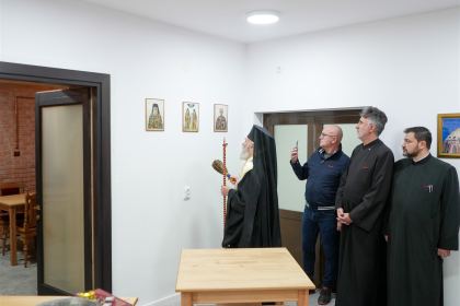 Binecuvântarea lucrăilor de reamenajare la Cantina „Sf. Nicolae şi Sf. Ioan Gură de Aur” a Centrului eparhial – fotografia 21