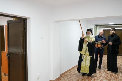 Binecuvântarea lucrăilor de reamenajare la Cantina „Sf. Nicolae şi Sf. Ioan Gură de Aur” a Centrului eparhial – fotografia 35