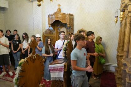 Activităţi cu tinerii la Aşezământul „Sf. M. Mc. Pantelimon” – Lacu Sărat – fotografia 6