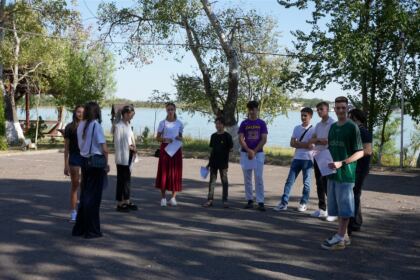 Activităţi cu tinerii la Aşezământul „Sf. M. Mc. Pantelimon” – Lacu Sărat – fotografia 13