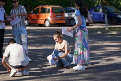 Activităţi cu tinerii la Aşezământul „Sf. M. Mc. Pantelimon” – Lacu Sărat – fotografia 19