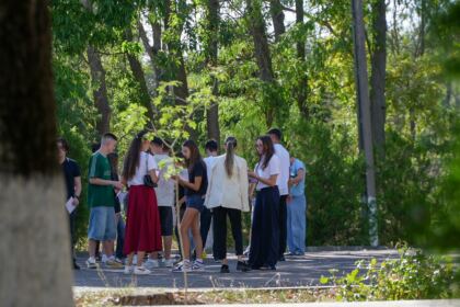 Activităţi cu tinerii la Aşezământul „Sf. M. Mc. Pantelimon” – Lacu Sărat – fotografia 24