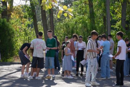 Activităţi cu tinerii la Aşezământul „Sf. M. Mc. Pantelimon” – Lacu Sărat – fotografia 30