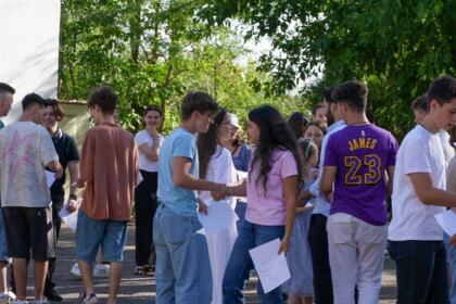 Activităţi cu tinerii la Aşezământul „Sf. M. Mc. Pantelimon” – Lacu Sărat – fotografia 33