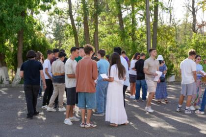 Activităţi cu tinerii la Aşezământul „Sf. M. Mc. Pantelimon” – Lacu Sărat – fotografia 36