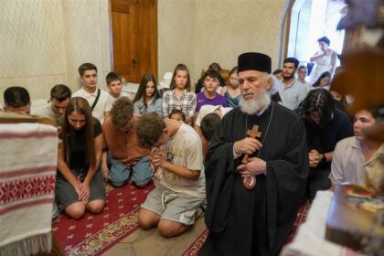Activităţi cu tinerii la Aşezământul „Sf. M. Mc. Pantelimon” – Lacu Sărat – fotografia 51