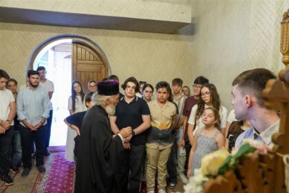 Activităţi cu tinerii la Aşezământul „Sf. M. Mc. Pantelimon” – Lacu Sărat – fotografia 55