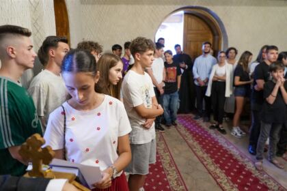 Activităţi cu tinerii la Aşezământul „Sf. M. Mc. Pantelimon” – Lacu Sărat – fotografia 56