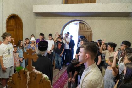 Activităţi cu tinerii la Aşezământul „Sf. M. Mc. Pantelimon” – Lacu Sărat – fotografia 57