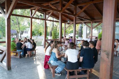Activităţi cu tinerii la Aşezământul „Sf. M. Mc. Pantelimon” – Lacu Sărat – fotografia 66
