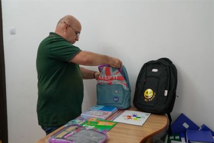 Arhiepiscopia Dunării de Jos continuă sprijinirea elevilor cu ghiozdane şi rechizite şcolare – fotografia 8