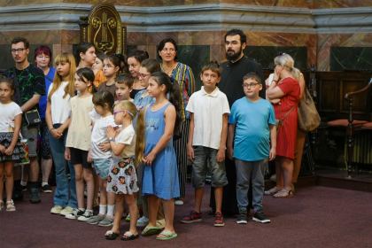 Arhiepiscopia Dunării de Jos continuă sprijinirea elevilor cu ghiozdane şi rechizite şcolare – fotografia 27