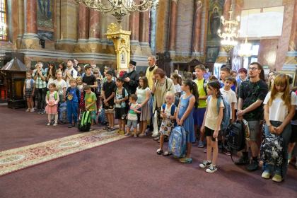 Arhiepiscopia Dunării de Jos continuă sprijinirea elevilor cu ghiozdane şi rechizite şcolare – fotografia 54
