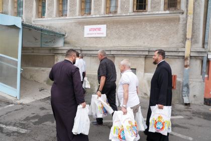 Daruri pentru 20 de copii orfani şi 80 de bolnavi, la Brăila – fotografia 22