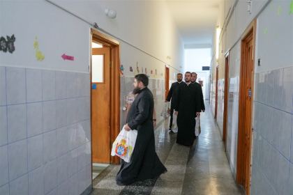 Daruri pentru 20 de copii orfani şi 80 de bolnavi, la Brăila – fotografia 25