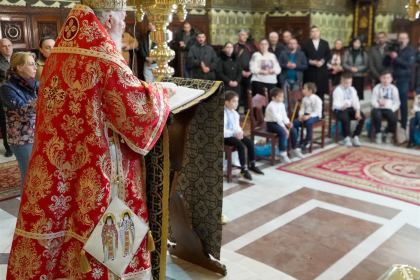 Rânduiala spălării picioarelor la Catedrala Arhiepiscopală din Galaţi – fotografia 44
