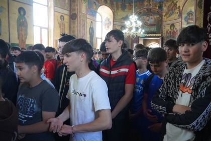 Ediţia a XI-a a Campionatului şcolar de fotbal „Tinereţe şi credinţă” – fotografia 6