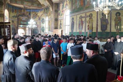 Ediţia a XI-a a Campionatului şcolar de fotbal „Tinereţe şi credinţă” – fotografia 9