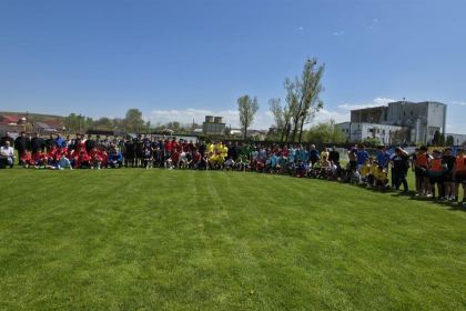 Ediţia a XI-a a Campionatului şcolar de fotbal „Tinereţe şi credinţă” – fotografia 14