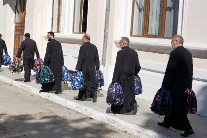 3300 de copii din judeţele Galaţi şi Brăila premesc sprijin din partea Bisericii la început de an şcolar – fotografia 25