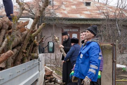 Lemne oferite familiilor nevoiaşe din judeţul Galaţi – fotografia 20
