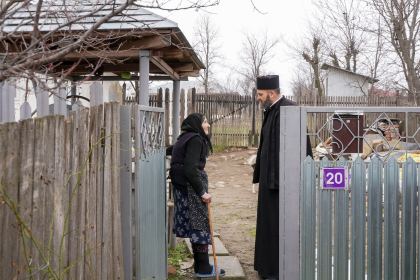 Lemne oferite familiilor nevoiaşe din judeţul Galaţi – fotografia 25