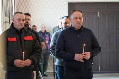 Rugăciune şi binecuvântare pentru persoanele private temporar de libertate din Penitenciarul Galaţi – fotografia 24